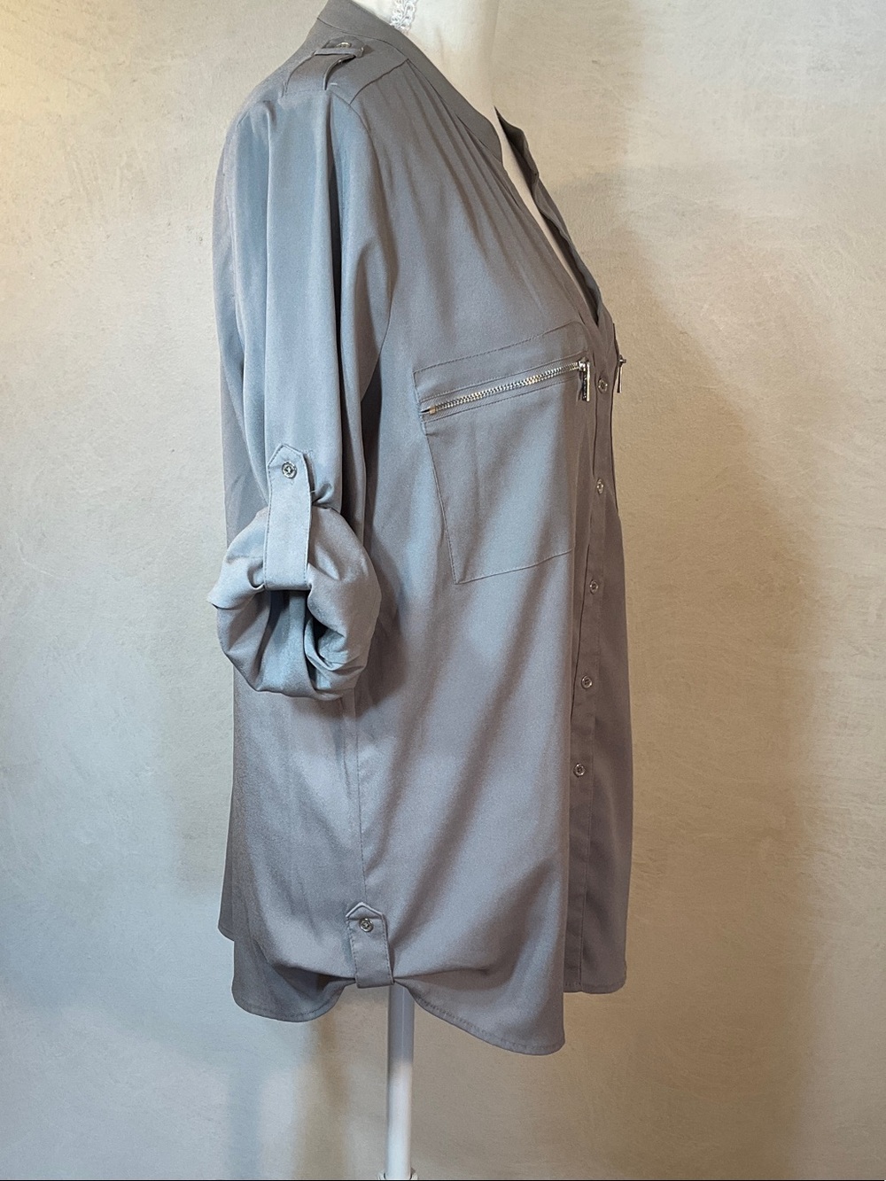 Calvin Klein Gray Button-Front Shirt. - Picture 5 of 8